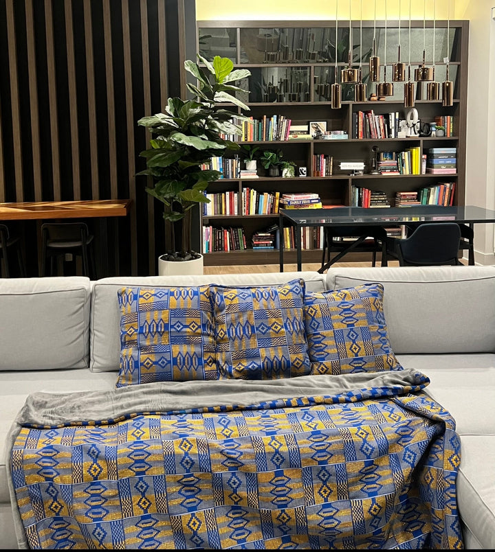 Akomea Throw Set