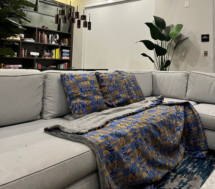 Akomea Throw Set